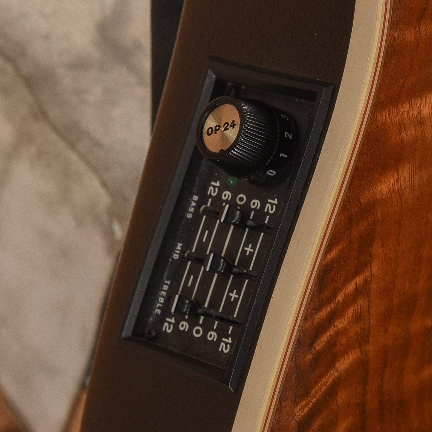 Ovation 5868 Elite Angel Walnut 1992