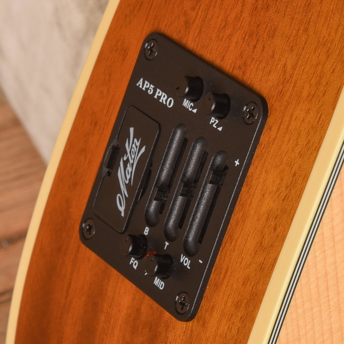Maton EBG808-TE Tommy Emmanuel Signature Natural