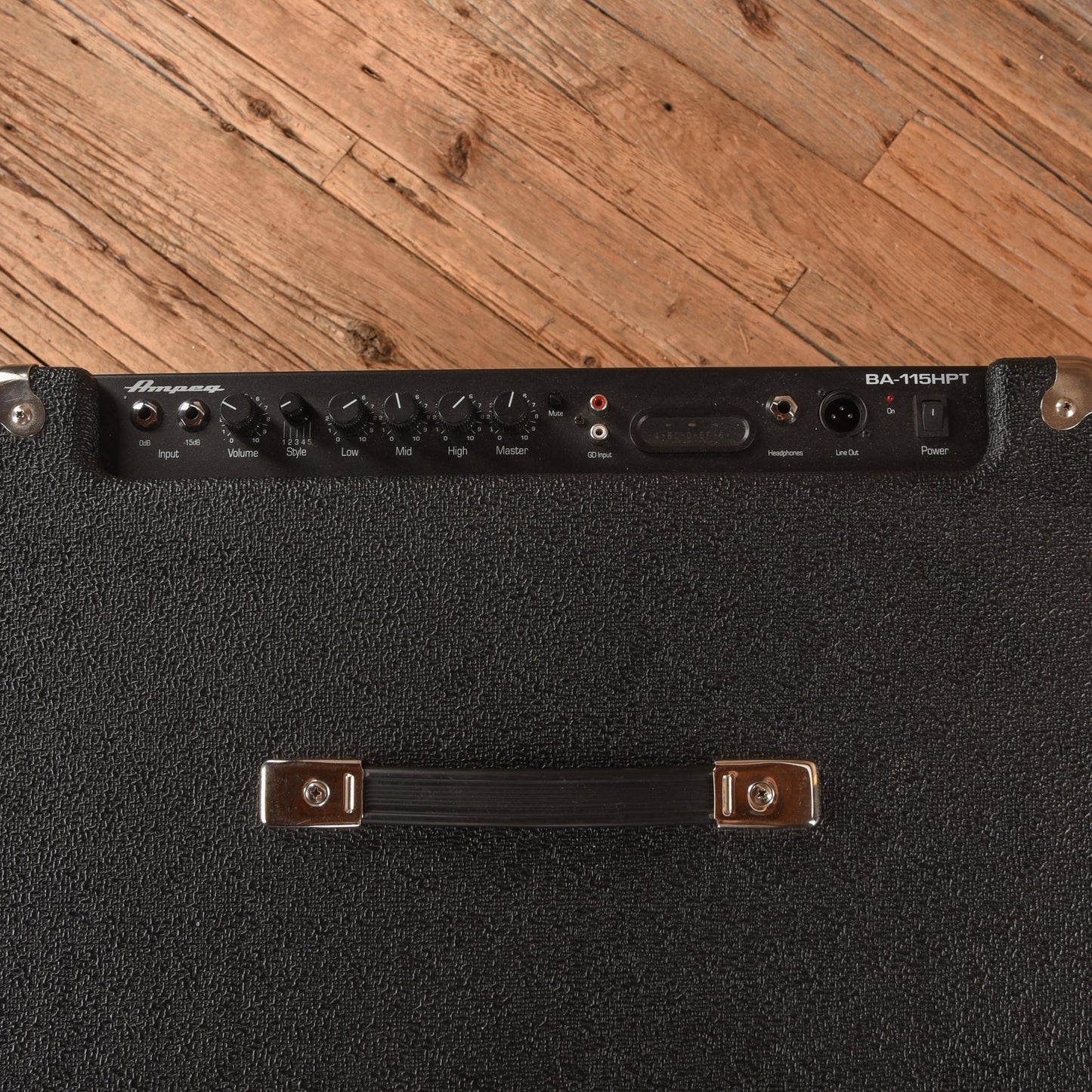 Ampeg BA-115HPT 220-Watt 1x15" Bass Combo