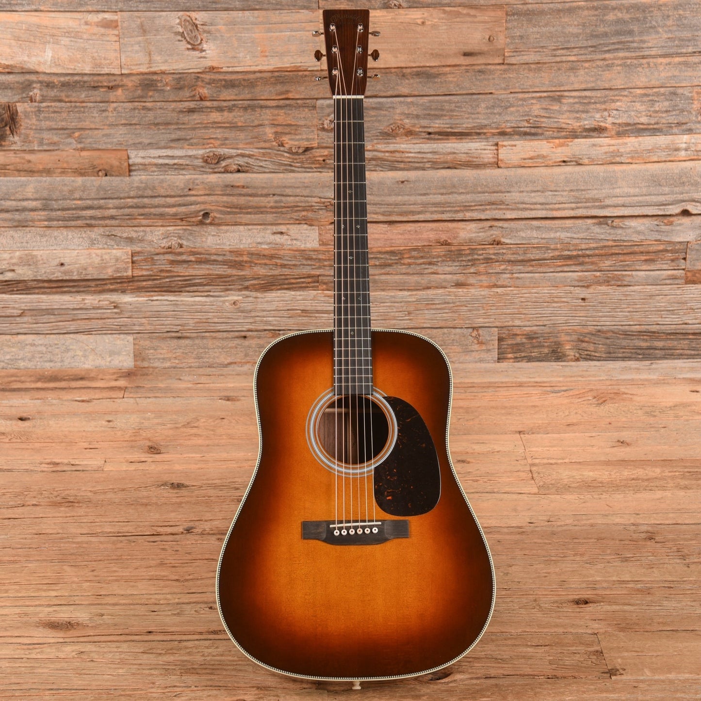 Martin Standard Series HD-28 Ambertone 2025