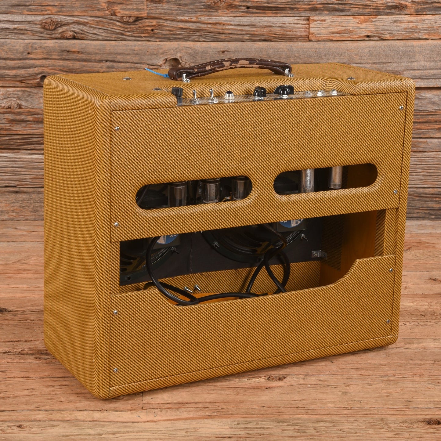 Victoria Ivy League V-Front 14-Watt 2x10" Guitar Combo