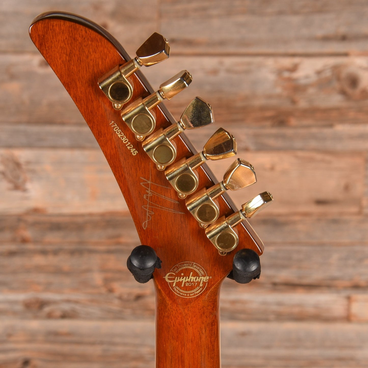 Epiphone Lee Malia Signature Explorer Custom Artisan Walnut 2017