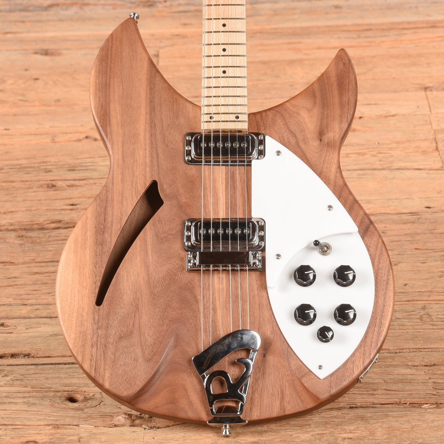 Rickenbacker 330w Walnut 2020