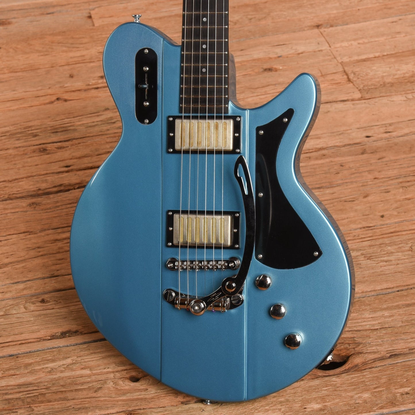 Eastman Juliet LA Celestine Blue 2024