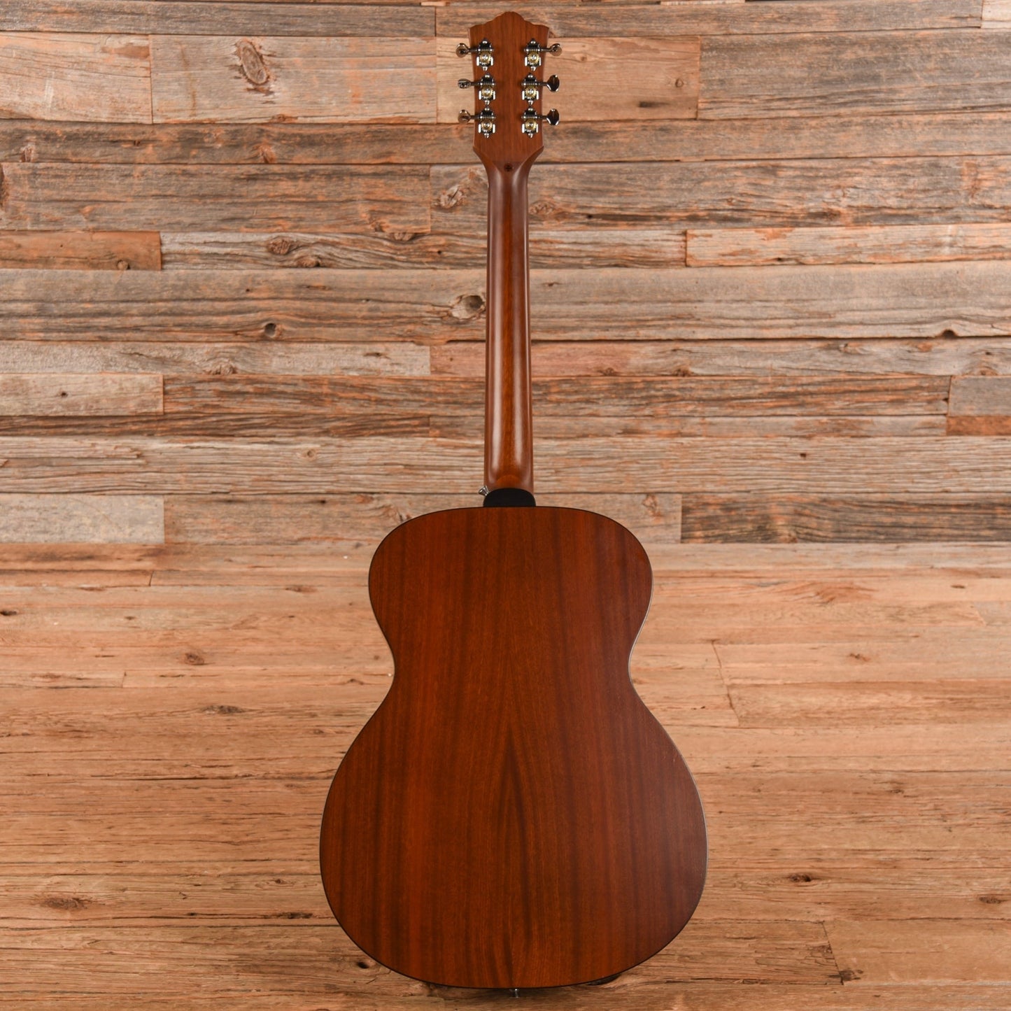 Guild OM-320 Brown