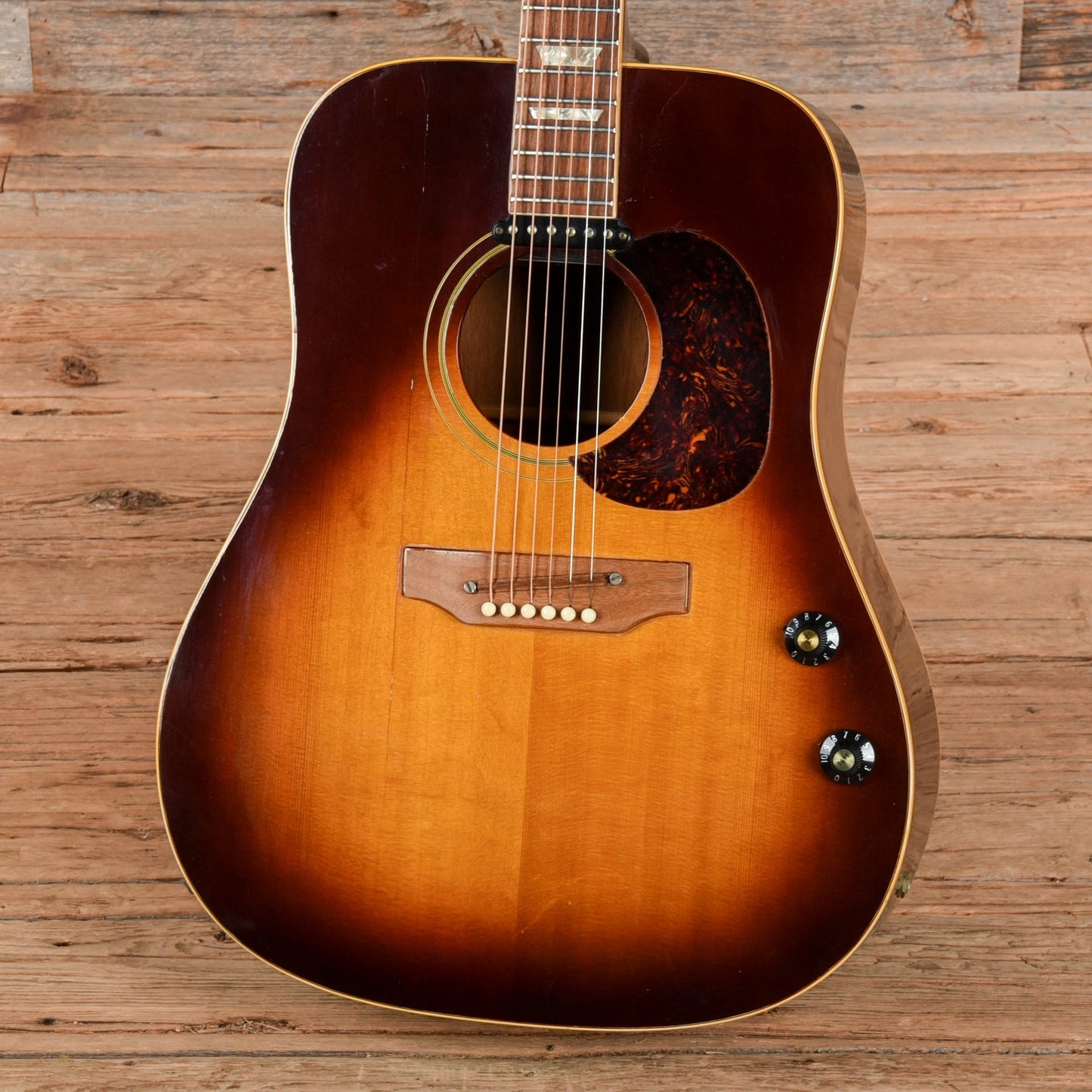 Gibson J-160E Sunburst 1975