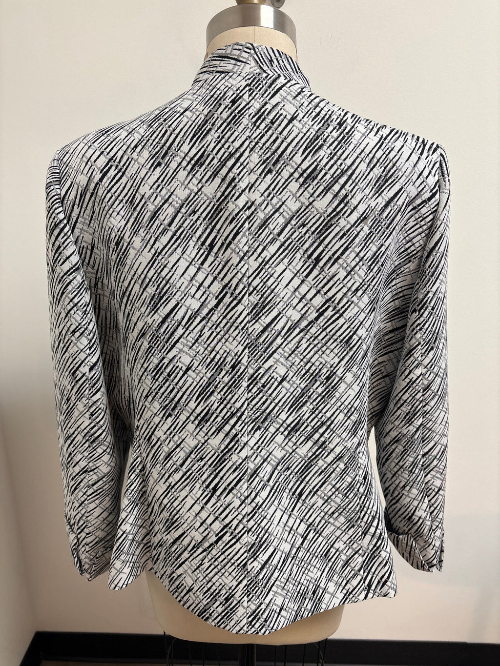 Jones Studio White/Black Cuffed Sleeve Blazer Jacket, 16