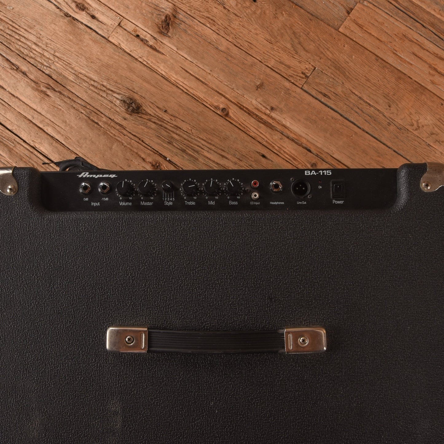 Ampeg BA-115 100-Watt 1x15" Bass Combo