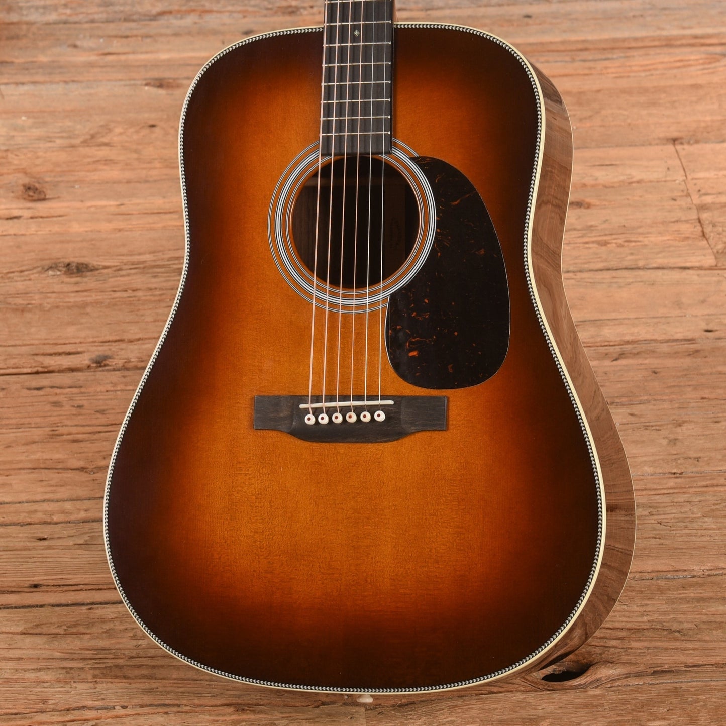 Martin Standard Series HD-28 Ambertone 2025