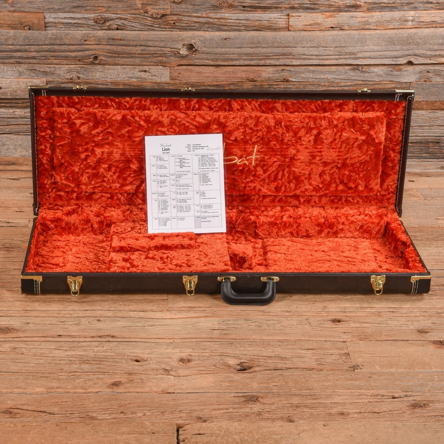 Shabat Lion Dakota Red Over White 2025
