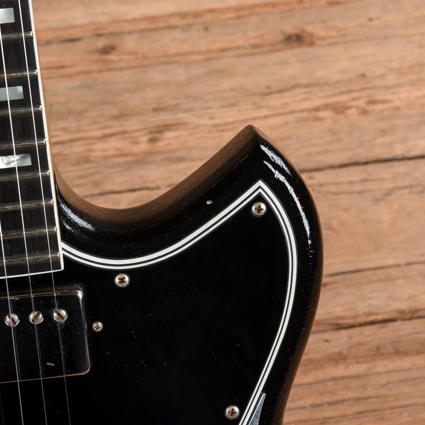 Novo Serus H2 Silver Sparkle over Bull Black