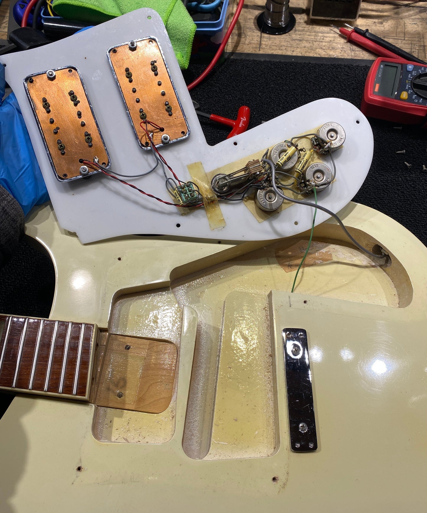Rickenbacker 481 White 1975
