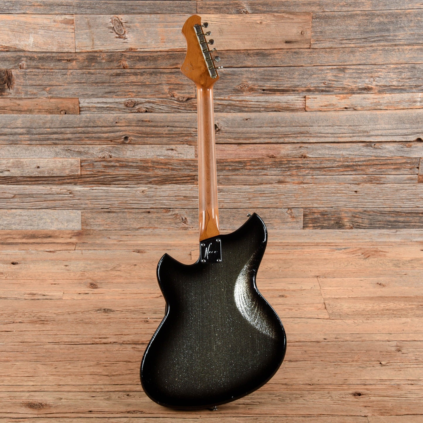 Novo Serus H2 Silver Sparkle over Bull Black