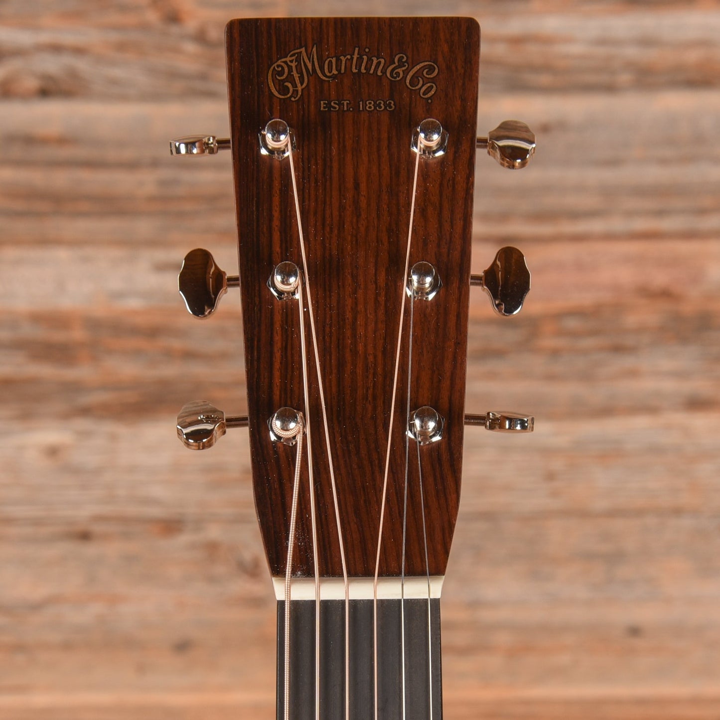 Martin Standard Series HD-28 Ambertone 2025