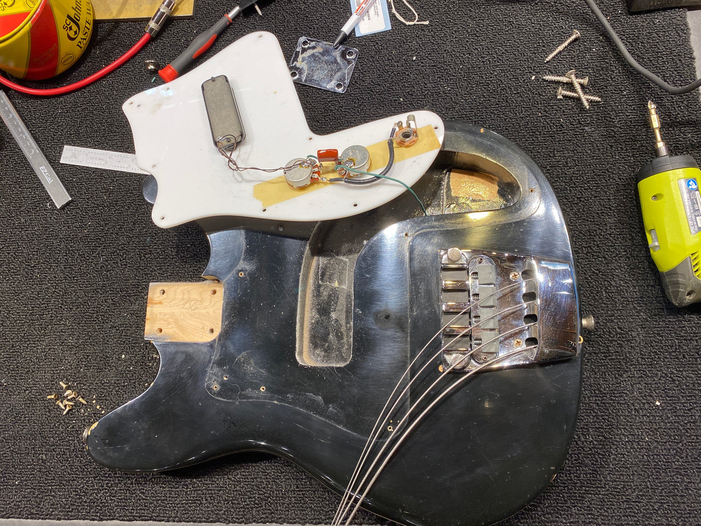 Rickenbacker 3000 Jetglo 1976