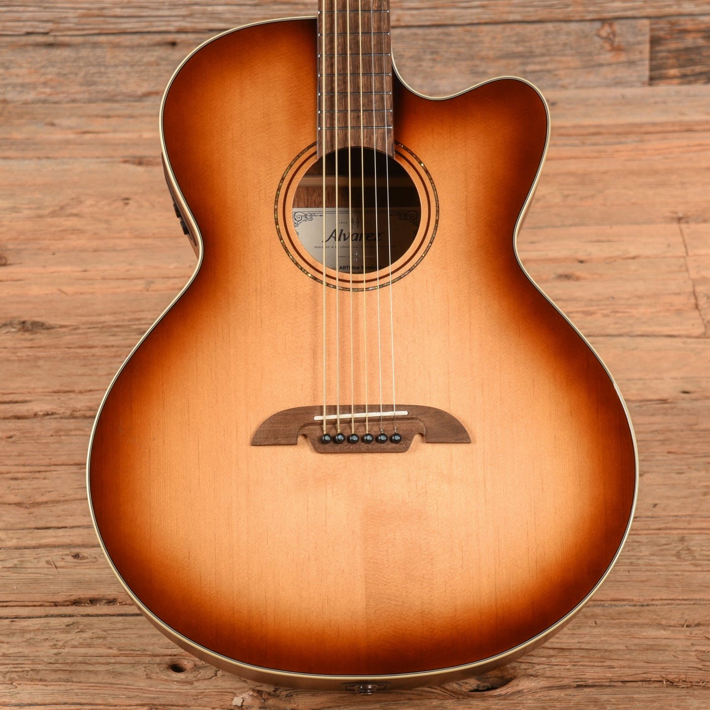 Alvarez ABT60ce Artist Baritone Solid A+ Sitka Spruce/African Mahogany Shadowburst