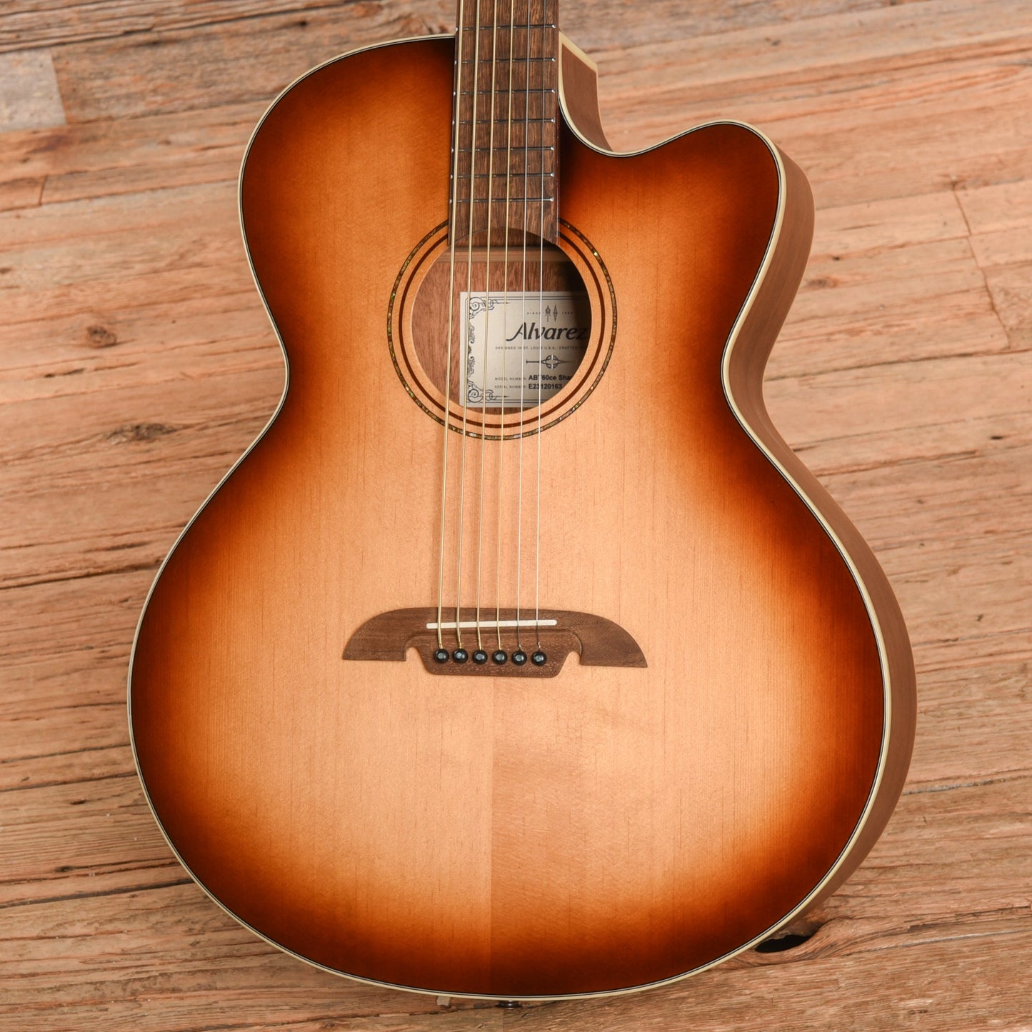 Alvarez ABT60ce Artist Baritone Solid A+ Sitka Spruce/African Mahogany Shadowburst