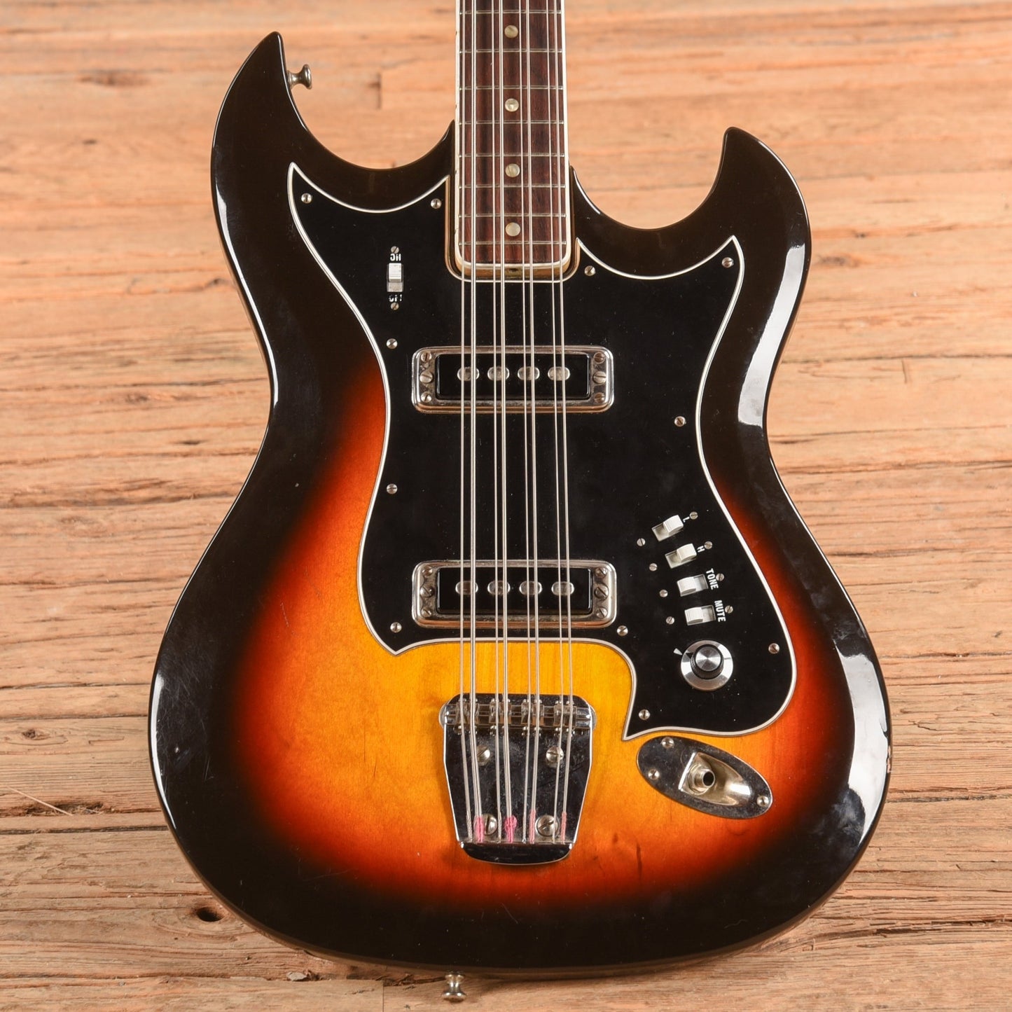 Hagstrom H-8 Sunburst 1968
