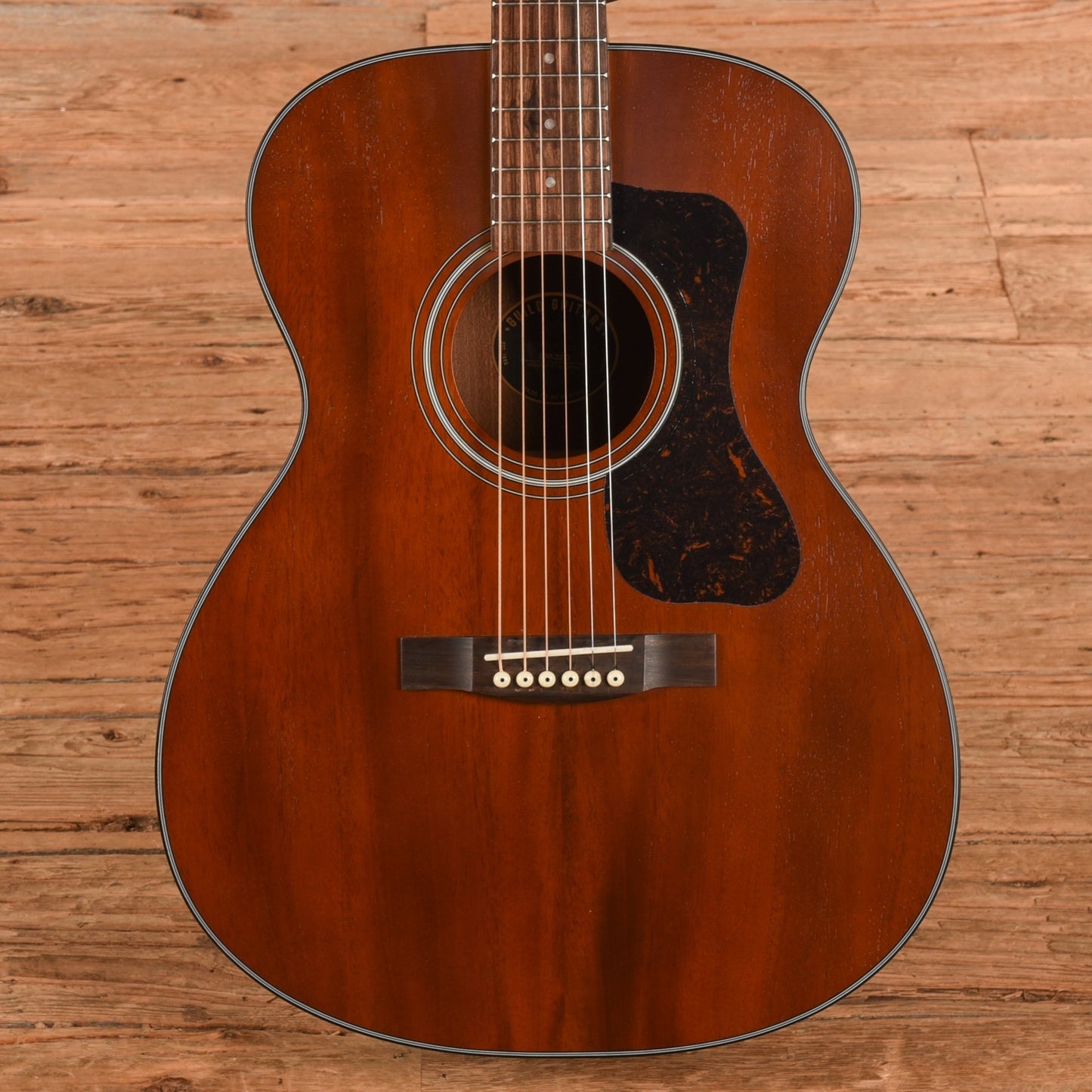 Guild OM-320 Brown