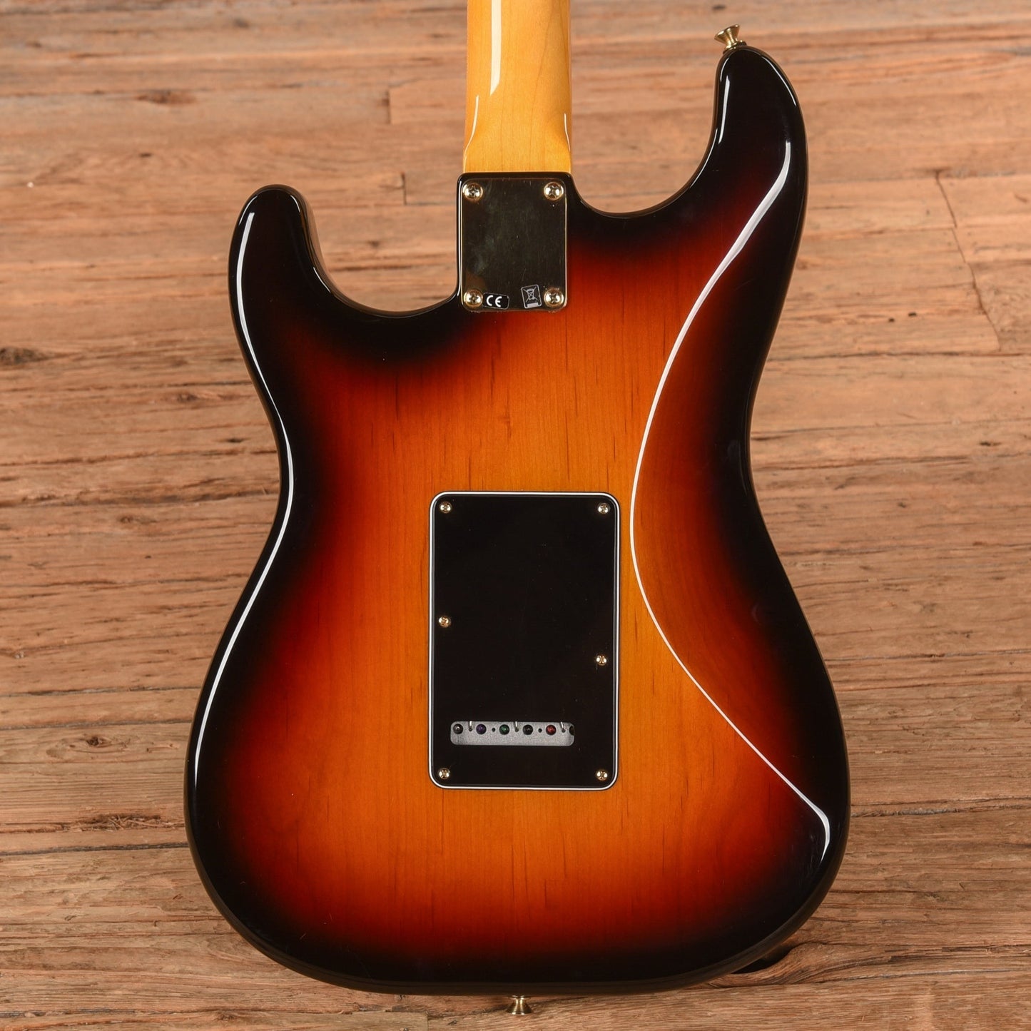 Fender Stevie Ray Vaughan Stratocaster 3-Color Sunburst 2021