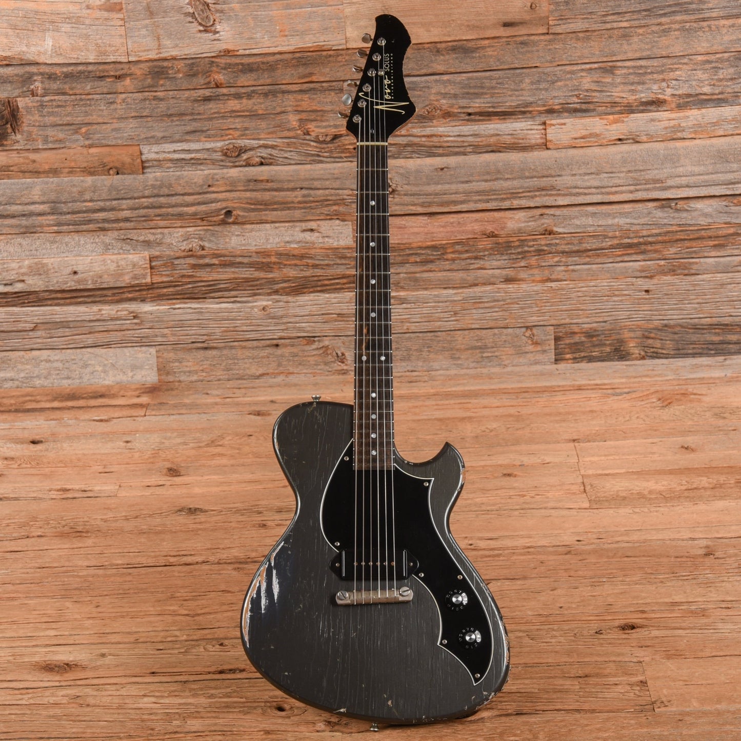 Novo Solus M1 Charcoal Frost 2023