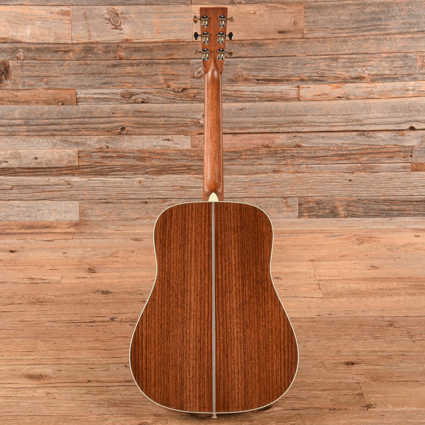 Martin Standard Series HD-28 Ambertone 2025