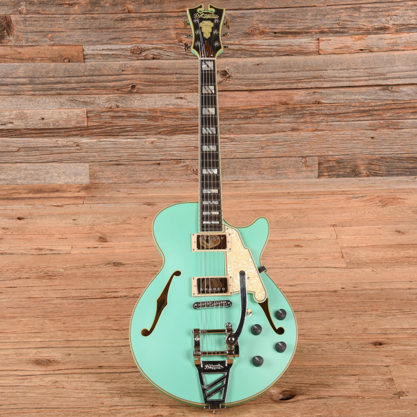 D'Angelico Deluxe SS Semi-Hollow Single Cutaway Matte Surf Green 2020