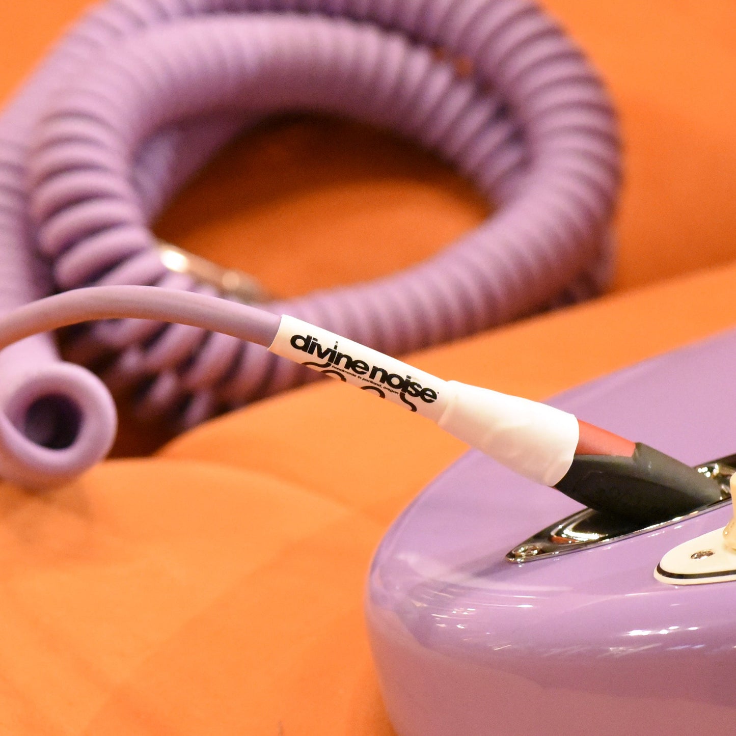 Divine Noise Curly Instrument Cable 30' Straight Silent/Straight Lavender Haze