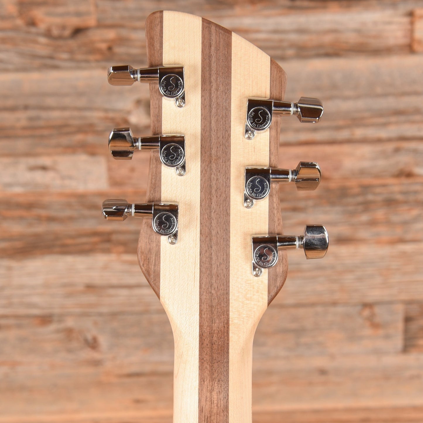 Rickenbacker 330w Walnut 2020
