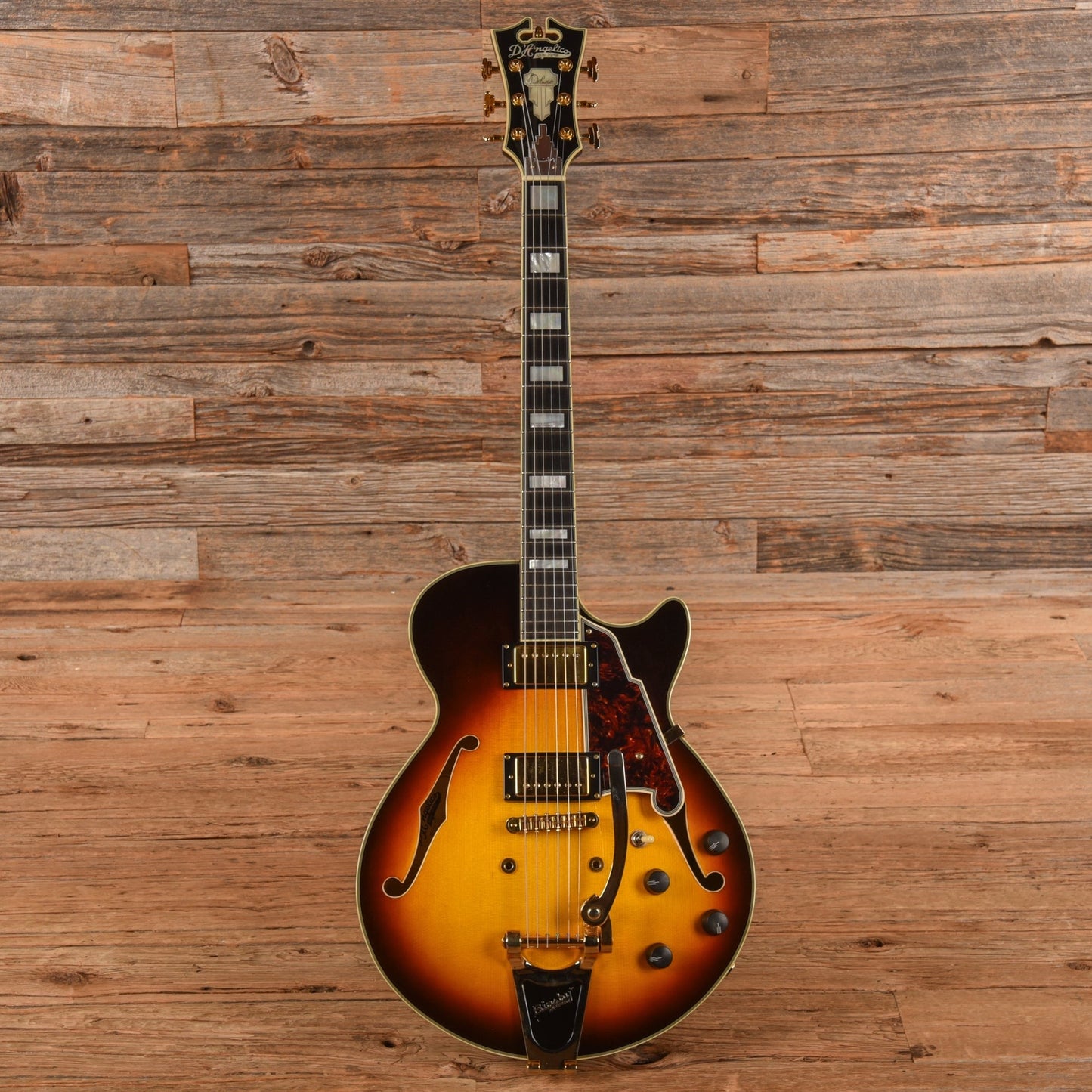 D'Angelico Deluxe Kurt Rosenwinkel SS Honey Burst 2017