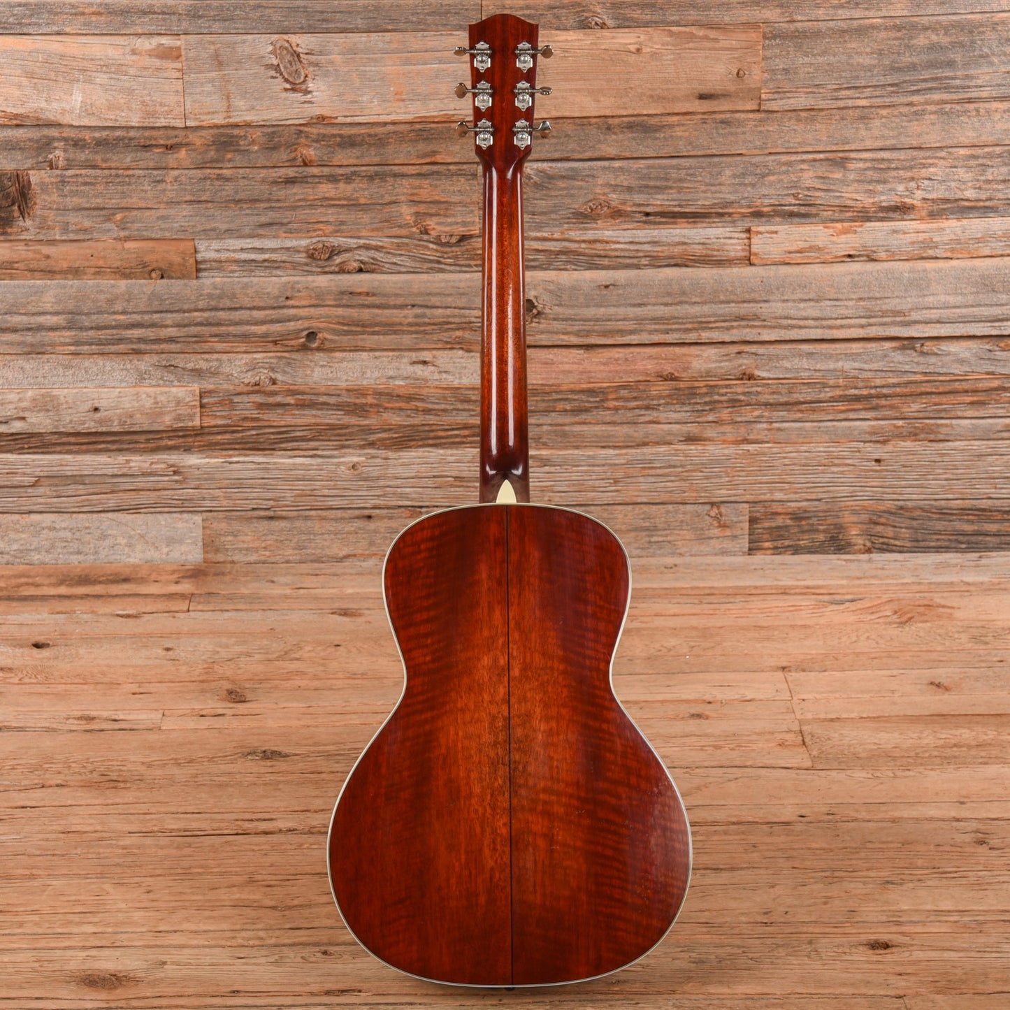 Eastman E10OOSS/V Adirondack/Mahogany OO Slope Shoulder Antique Varnish 2023