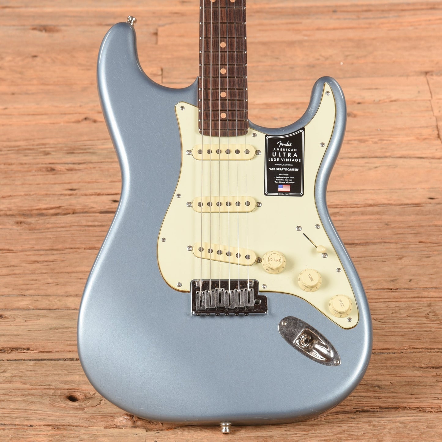 Fender American Ultra Luxe Vintage '60s Stratocaster Ice Blue Metallic 2025