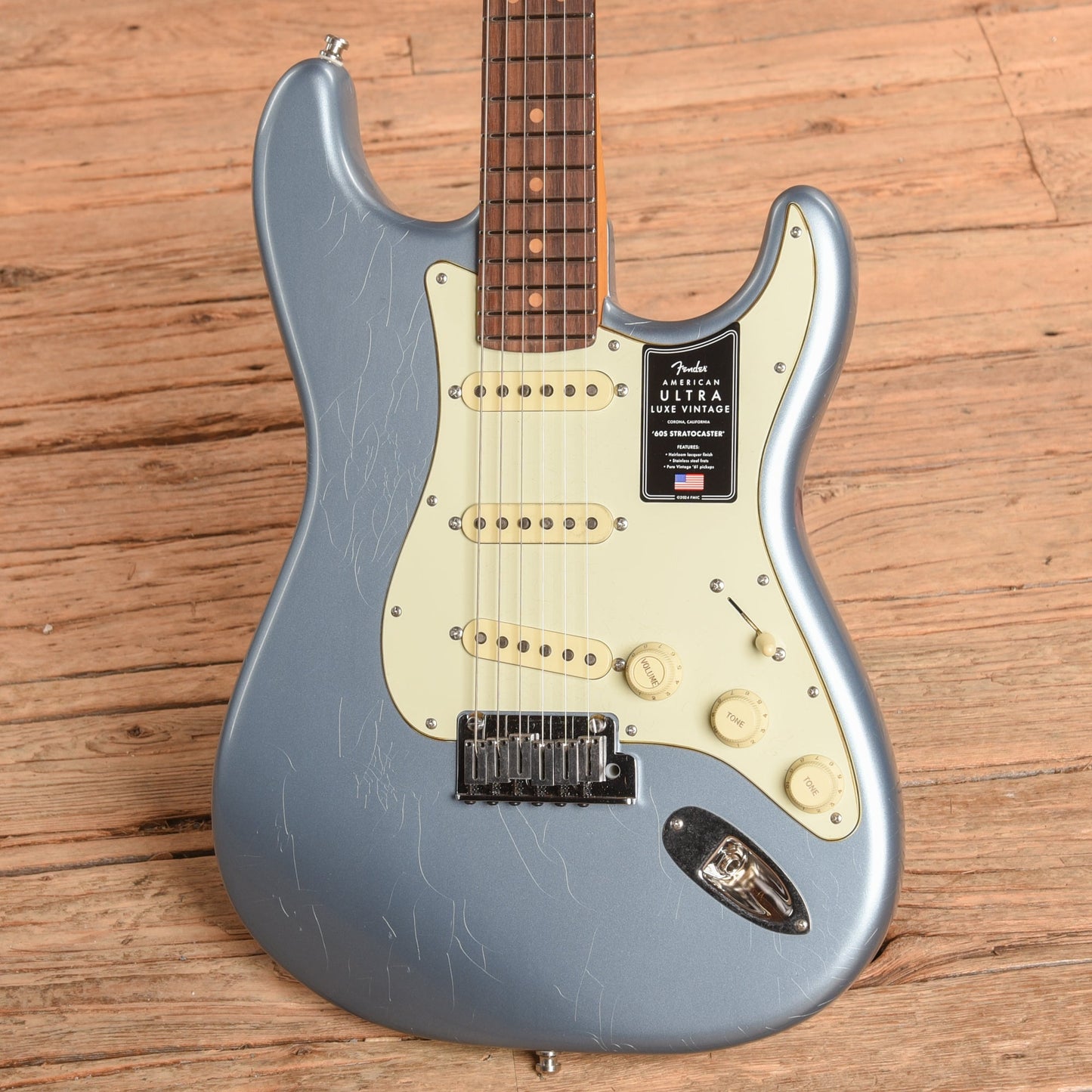 Fender American Ultra Luxe Vintage '60s Stratocaster Ice Blue Metallic 2025
