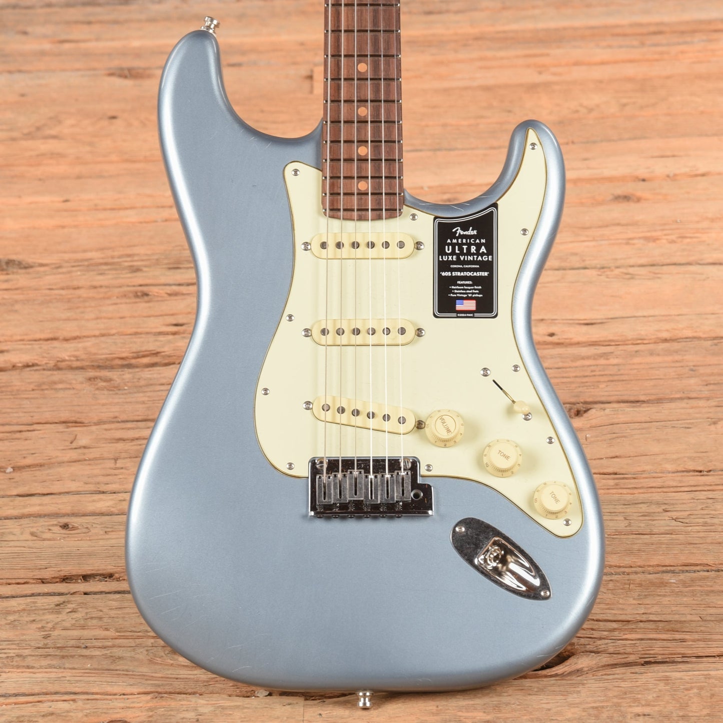 Fender American Ultra Luxe Vintage '60s Stratocaster Ice Blue Metallic 2025
