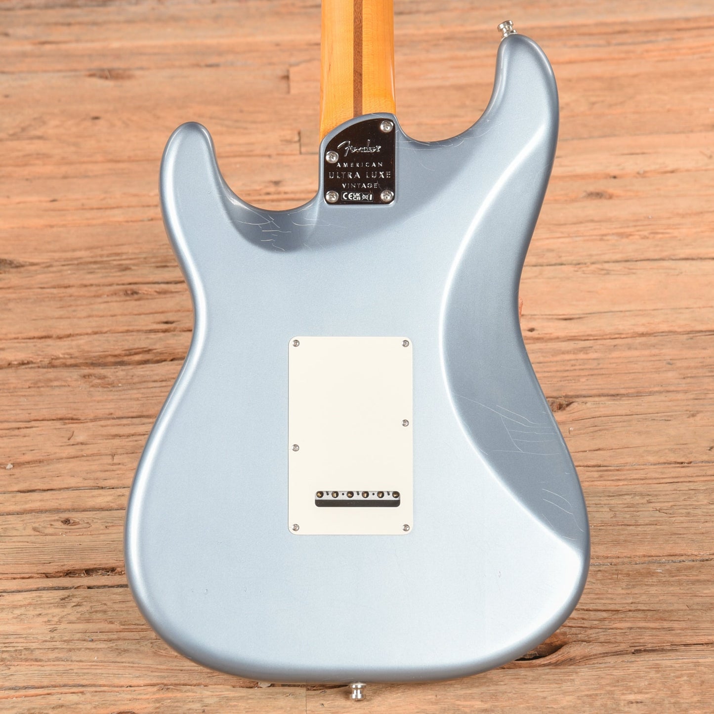 Fender American Ultra Luxe Vintage '60s Stratocaster Ice Blue Metallic 2025