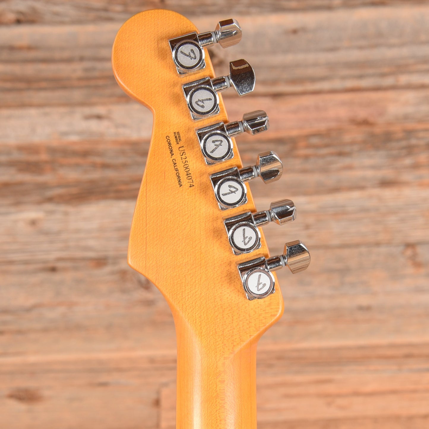 Fender American Ultra Luxe Vintage '60s Stratocaster Ice Blue Metallic 2025