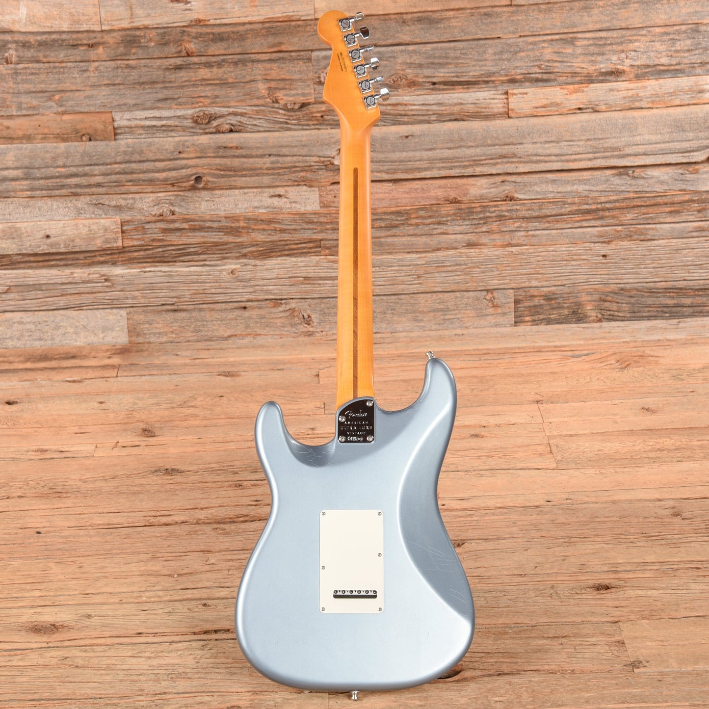 Fender American Ultra Luxe Vintage '60s Stratocaster Ice Blue Metallic 2025