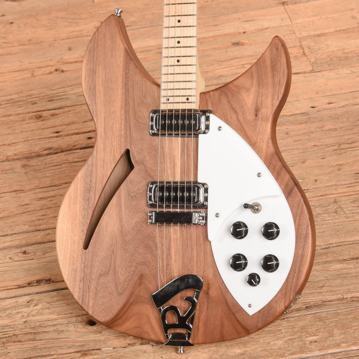 Rickenbacker 330w Walnut 2020