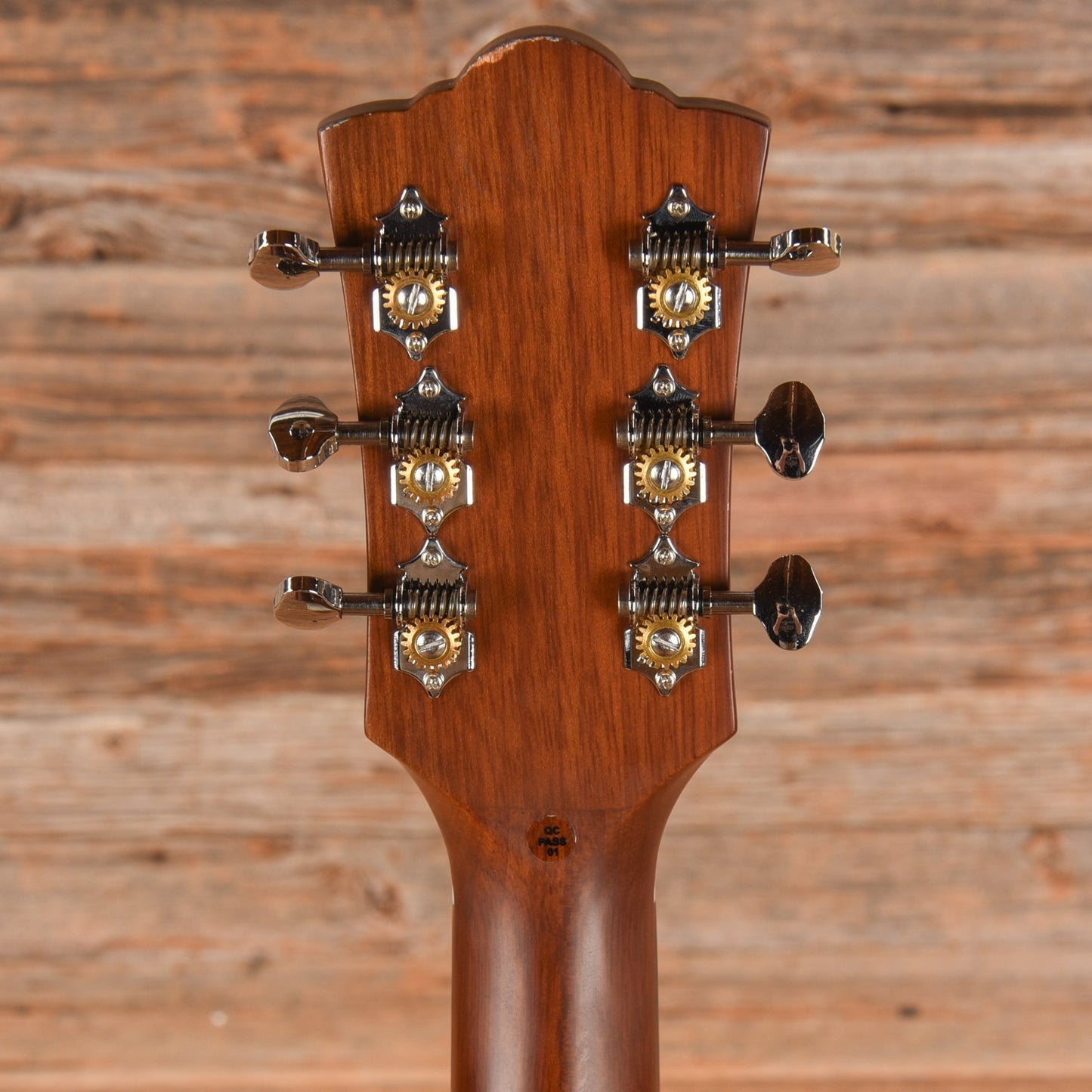 Guild OM-320 Brown
