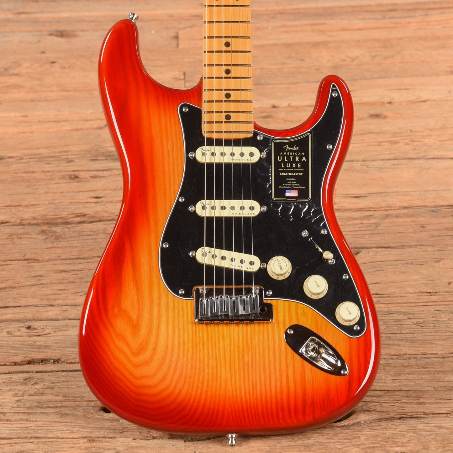 Fender Ultra Luxe Stratocaster Plasma Red Burst 2024
