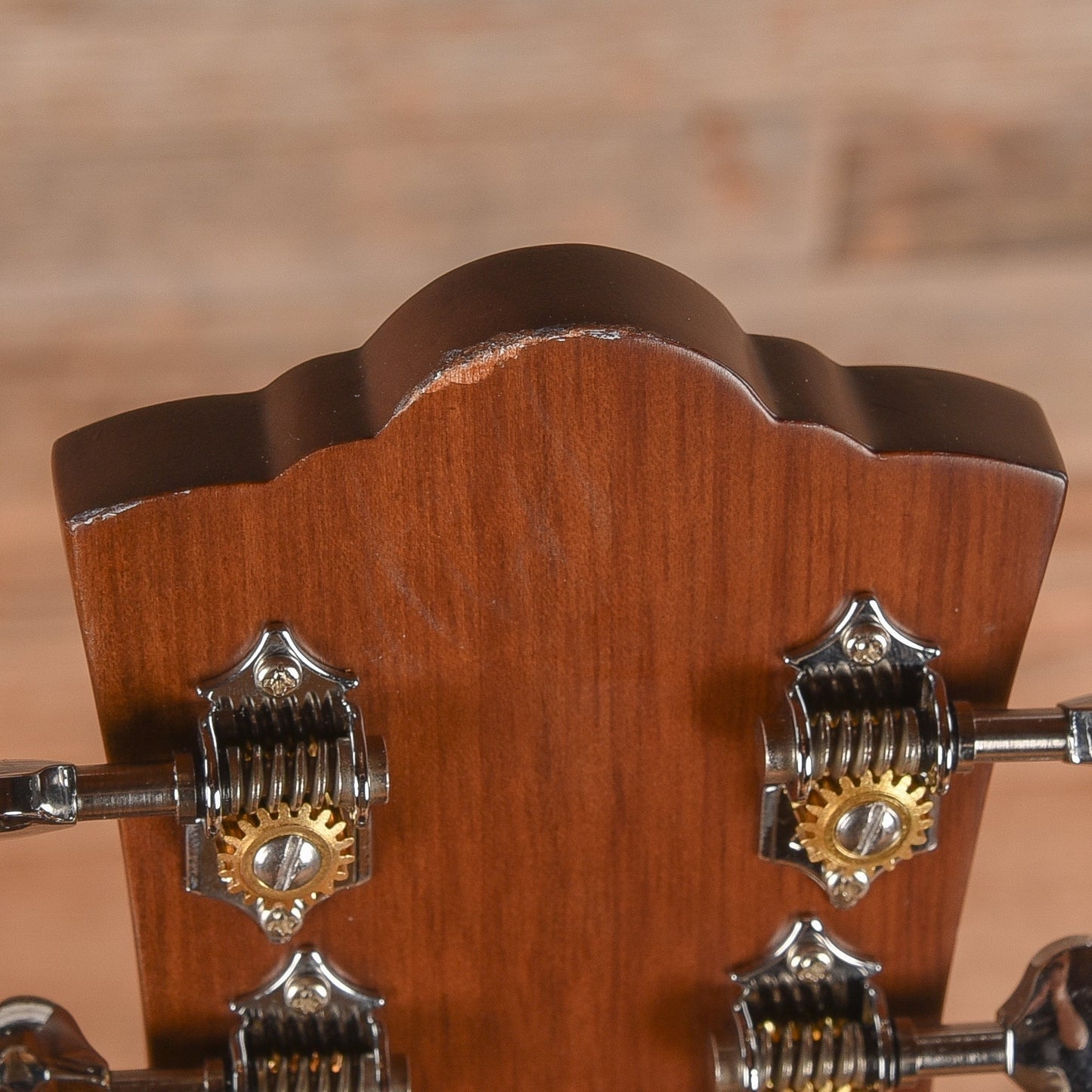 Guild OM-320 Brown