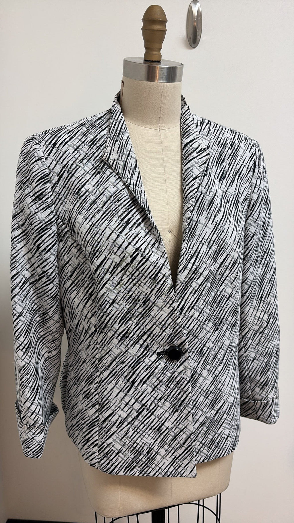 Jones Studio White/Black Cuffed Sleeve Blazer Jacket, 16