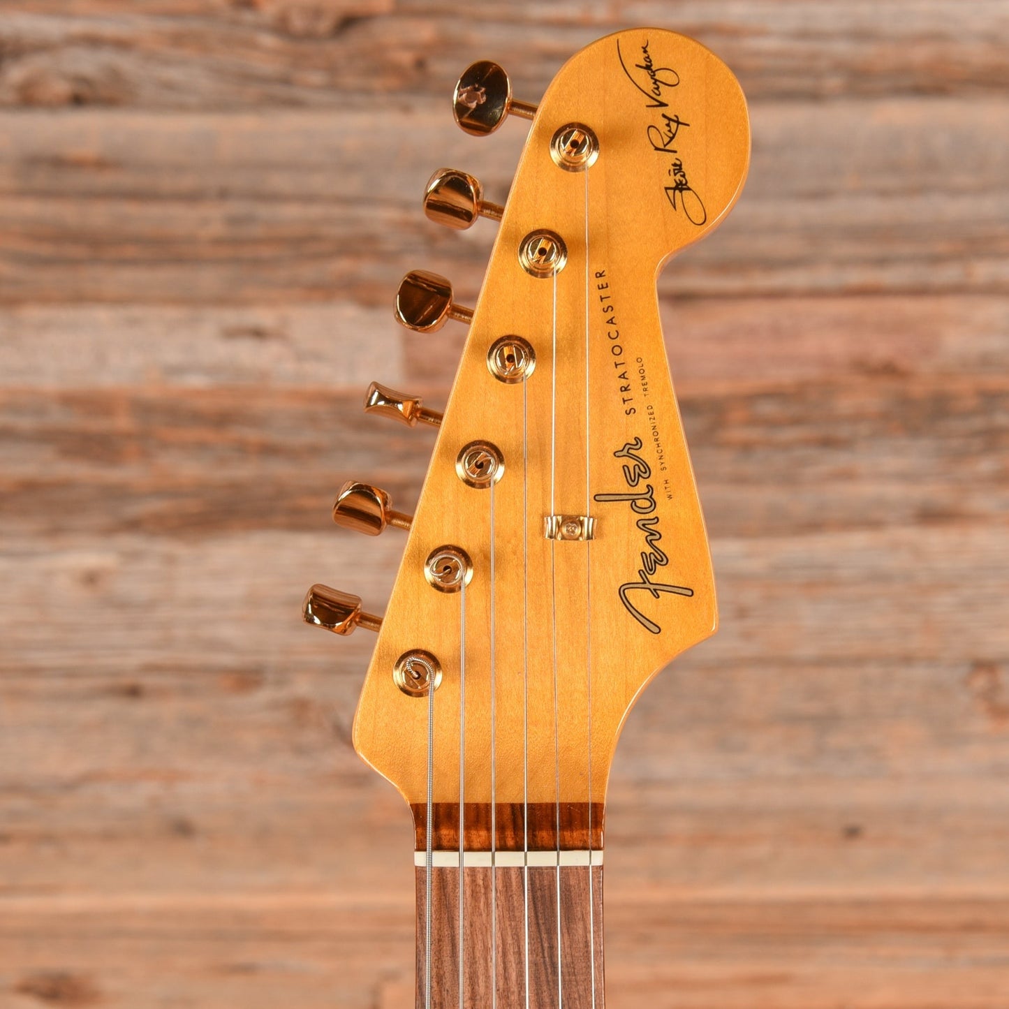 Fender Stevie Ray Vaughan Stratocaster 3-Color Sunburst 2021
