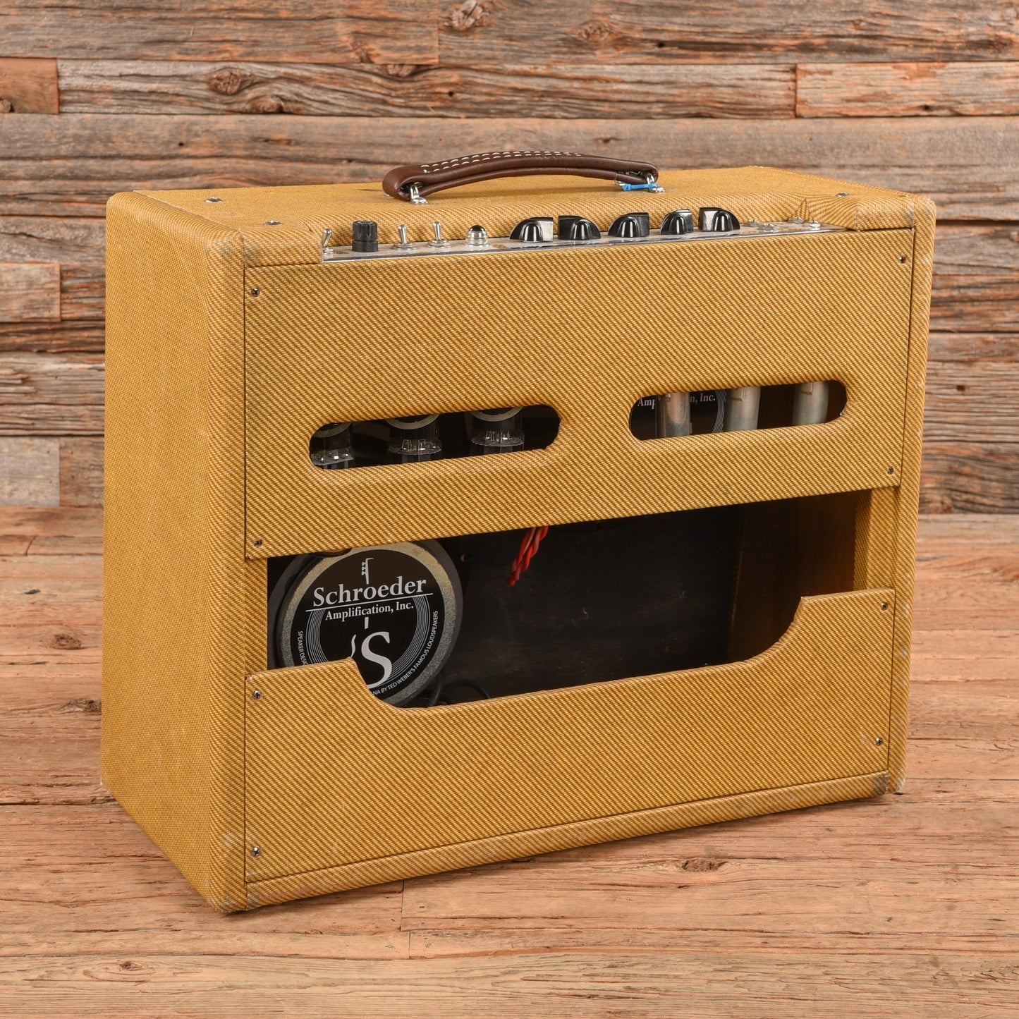 Victoria 35210 Tweed w/Schroeder Amplification 2110 Speakers