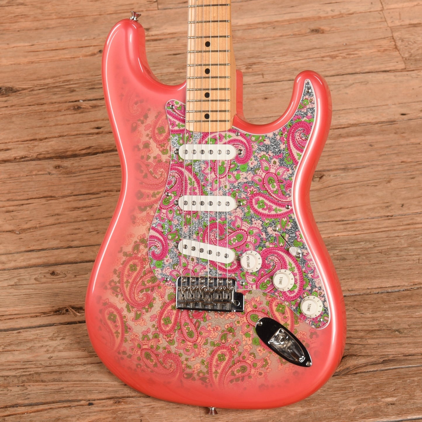 Fender CIJ Stratocaster Pink Paisley