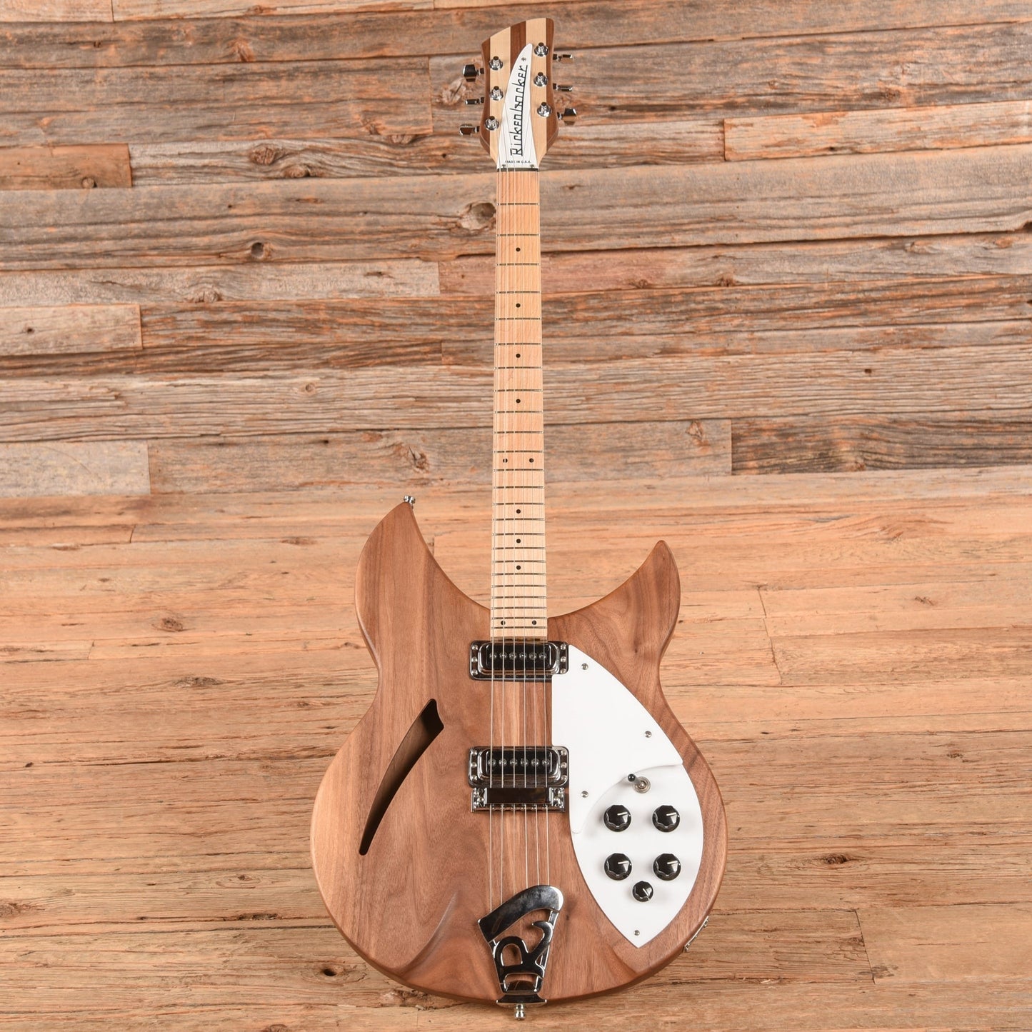 Rickenbacker 330w Walnut 2020