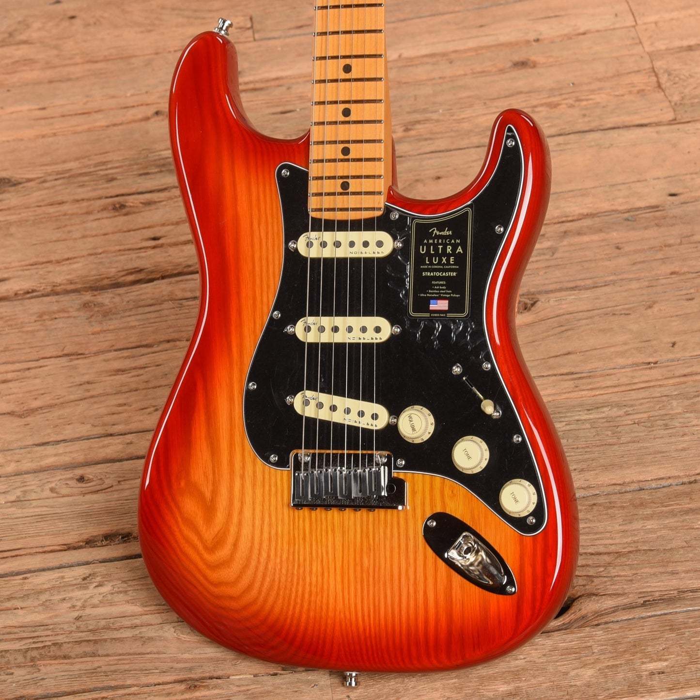 Fender Ultra Luxe Stratocaster Plasma Red Burst 2024