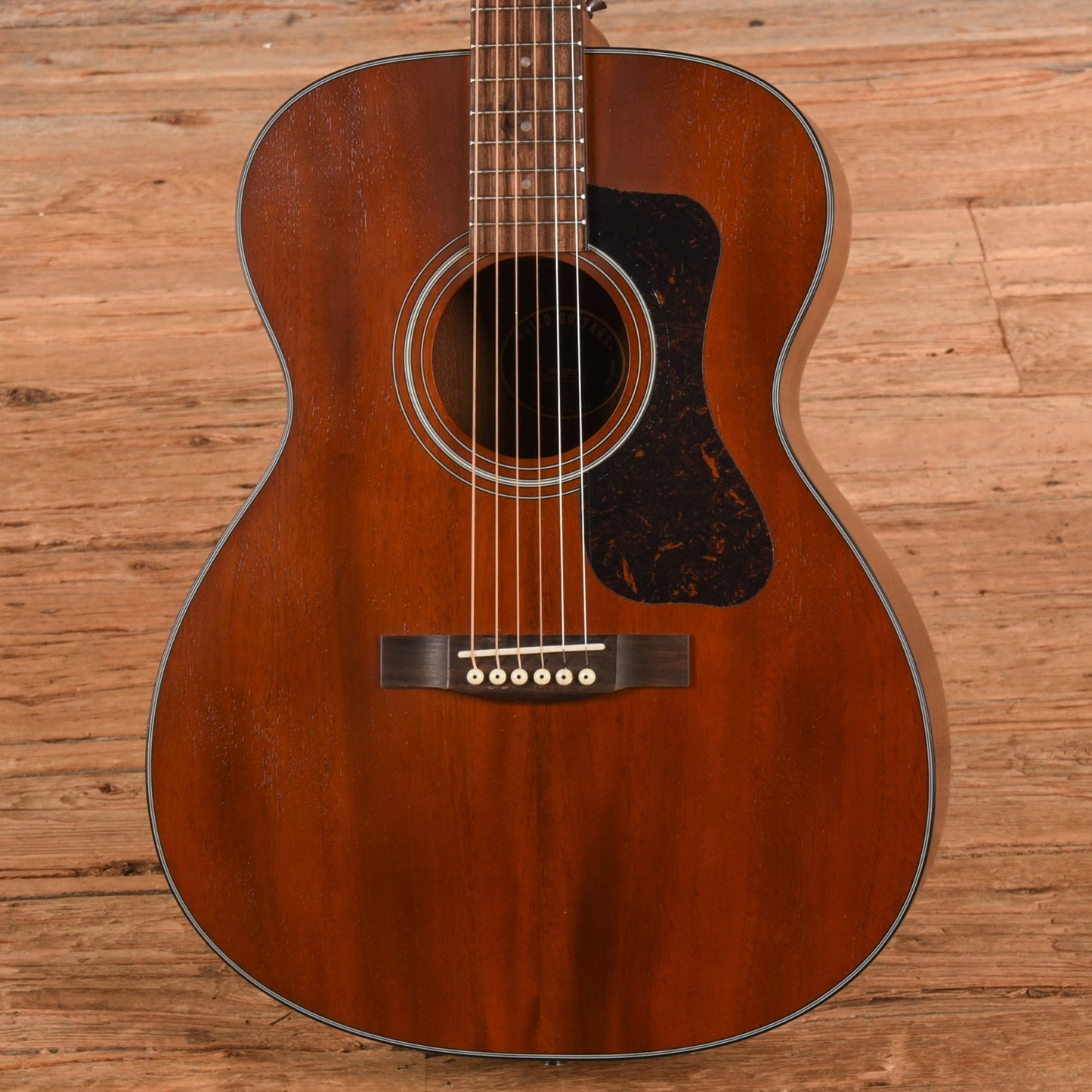Guild OM-320 Brown