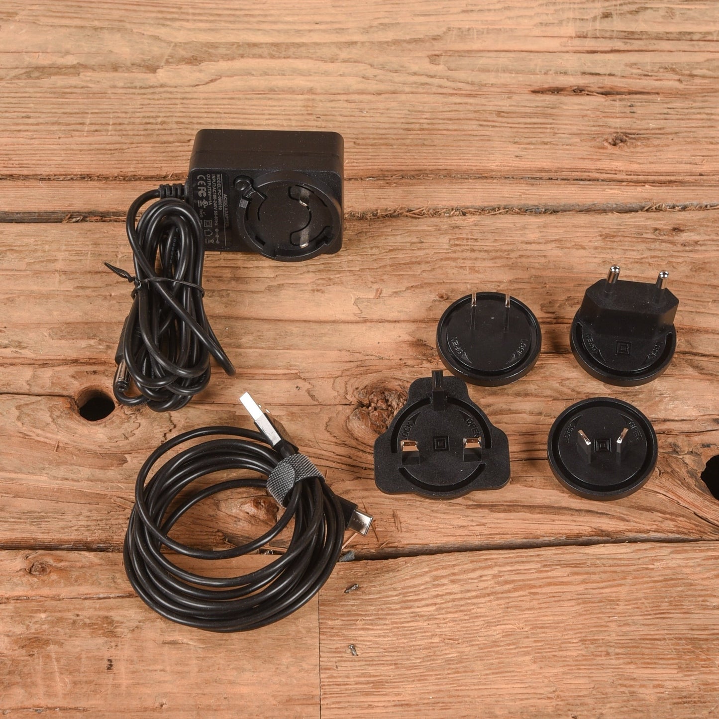 Vongon Replay 6-Voice Virtual Analog Synthesizer Black