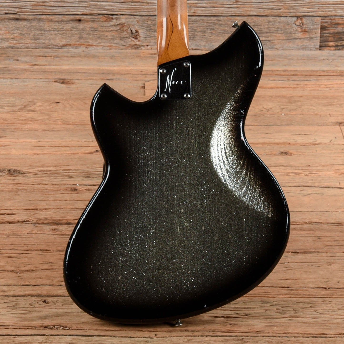Novo Serus H2 Silver Sparkle over Bull Black